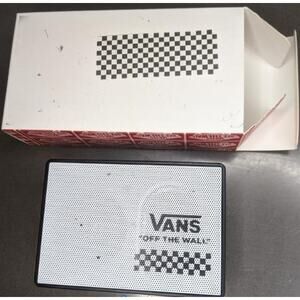VANS “OFF THE WALL” Bluetooth Wireless Speaker White & Black Nice condition.